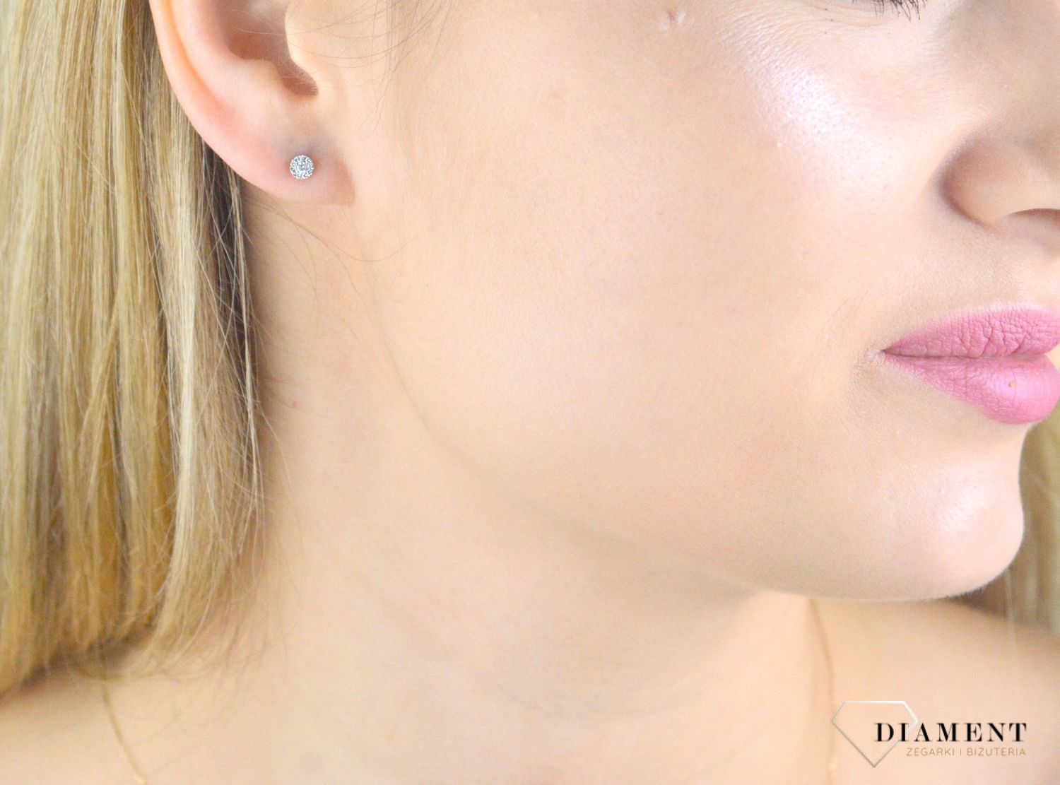 Kolczyki złote damskie 585 klasyczne wkrętki z diamentami 0,11 ct E76550Y S. Złote kolczyki damskie. Złote kolczyki wkrętki. Kolczyki złote z diamentami. Kolczyki złote wkrętki z diamentami. Kolczyki wkrętki złote na prezent.jpg